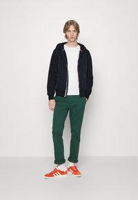 Tommy Hilfiger MEDIA ZIP THRU - Giacca da mezza stagione - desert sky
