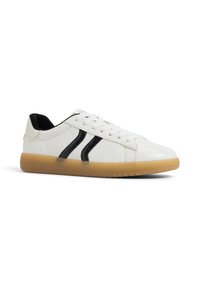 Weiße Leder-Sneaker mit schwarzen Lackakzenten und strukturiertem Design. Verfügt über eine Sohle aus Gummi und eine traditionelle Schnürung.