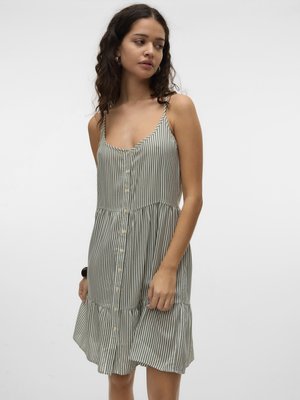 Gestreiftes grünes Sommerkleid mit verstellbaren Spaghettiträgern, Knopfleiste und gestuftem Saum. Hergestellt aus leichtem Stoff mit lässiger Passform.