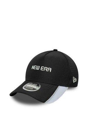 Schwarz-weiße New Era Sportkappe mit gebogenem Schirm, Netzseitenteilen und "NEW ERA" vorne in weißen Buchstaben bedruckt.