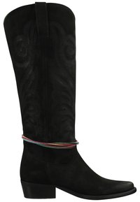 Bota de ante negra hasta la rodilla que presenta un intrincado diseño estampado, puntera redonda, tacón apilado y un colorido cordón alrededor del tobillo.