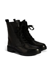 Schwarze, strukturiertes Leder Stiefeletten mit runden Zehen, Schnürung an der Vorderseite und Ziehschlaufen am Rücken auf schwarzen Gummisohlen.