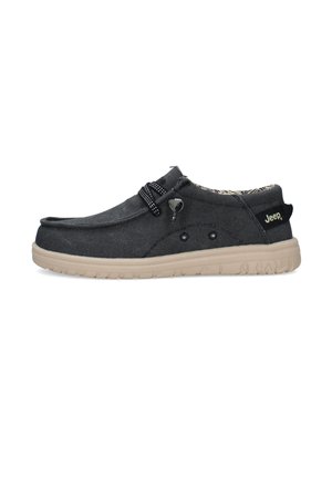 Scarpa casual nera slip-on con suola beige, fodera interna con motivo, lacci elastici e logo Jeep sulla linguetta del tallone, vista laterale.