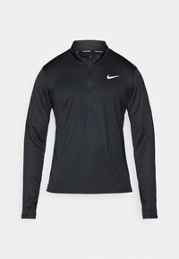 Svart långärmad träningsskjorta med halv zip-krage, gjord av slät tyg, med en vit Nike-logga på vänster bröst.