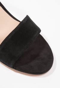 Pier One Sandaalit nilkkaremmillä - black