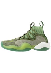 Zielony but sportowy wykonany z połączenia teksturowanej siateczki i materiałów zamszowych, z zaokrągloną podeszwą oraz unikalnym dzianym kołnierzem zapewniającym wsparcie.