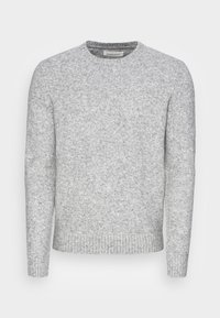 Maglione in maglia grigio chiaro a maniche lunghe con collo a giro e polsini, orlo e scollatura a coste.