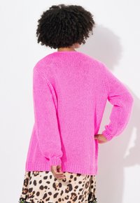 Angel of Style CUT WITH BALLOON SLEEVES - Chaqueta de punto - neon berry