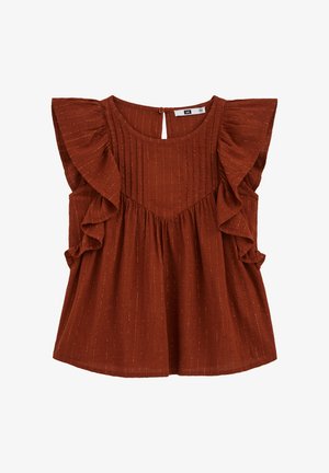 Blouse sans manches couleur rouille avec des détails volantés aux épaules et de subtiles rayures métalliques verticales, dotée d'un col rond avec une fermeture à bouton.