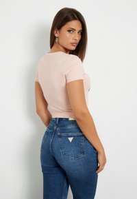 Guess - T-shirt z nadrukiem