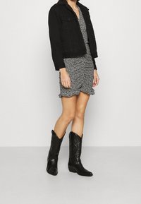 Dorothy Perkins Pouzdrové šaty - black