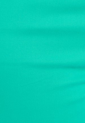 Tejido turquesa, textura suave, superficie ligeramente brillante, con sutiles líneas verticales y un color uniforme en toda su extensión.