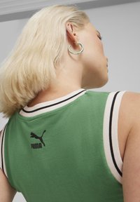 Puma TEAM FOR THE FANBASE GRAPHIC CROPPED - Top - archive green