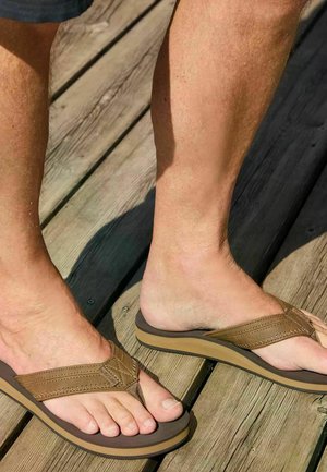 Cool Shoe, COOL SHOE HERREN ZEHENTRENNER COOL CLOUD 2 BROWN - Pool shoes - brown