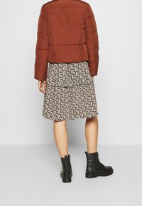 JDY Chaqueta de invierno - brown