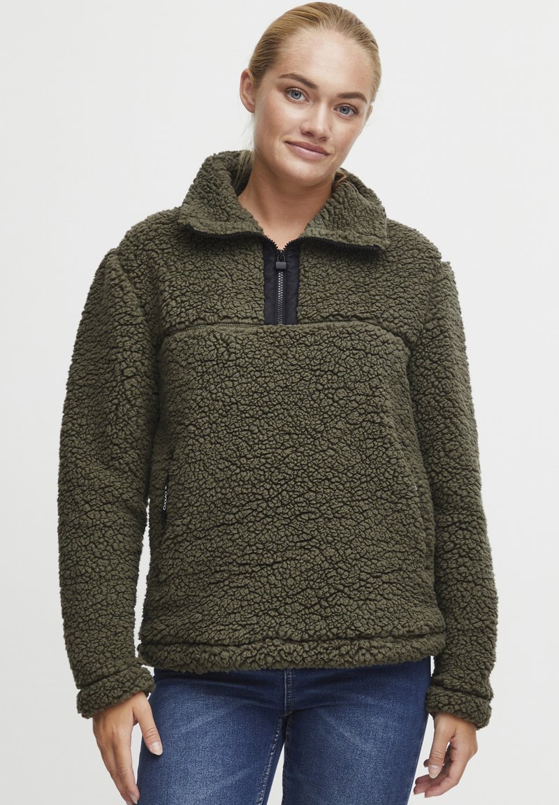 Fleece pullover in donkergroen, met een hoge kraag, ritssluiting en een gestructureerd oppervlak. Zacht stof met een gezellige uitstraling.