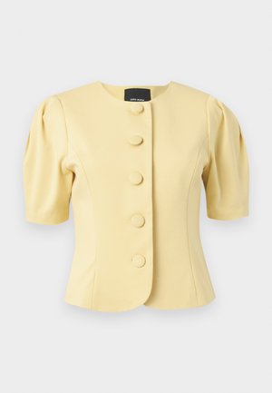 Παλ χρυσαφί κοντόμανικο σακάκι με στρογγυλή λαιμόκοψη, πέντε καλυμμένα κουμπιά μπροστά και ελαφρώς φουσκωτούς ώμους.
