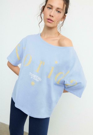 BOAT NECK  - T-shirt con stampa - light blue