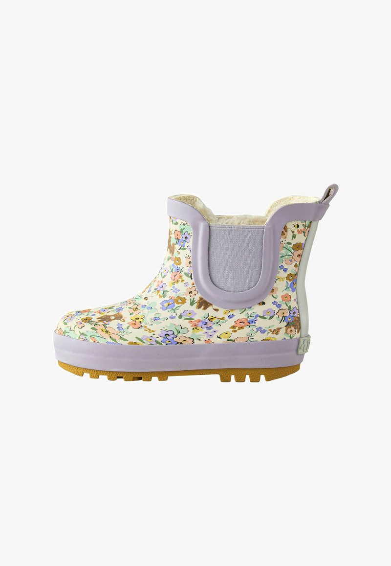 Kinderknöchel-Regenstiefel mit pastellfarbenem Blumenmuster, Lavendelkante, elastischem Seitenpanela und brauner Profilsohle.