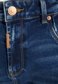Thumbnail Image 8
