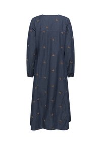 Jeanskleid mit langen Ärmeln, Rückenpasse, gestickte Schmetterlinge in Bronze, knielang, lockere Passform, dezente Textur.