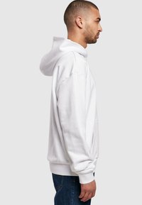 Merchcode IT BEATS LOUD ULTRA HEAVY - Hoodie - white