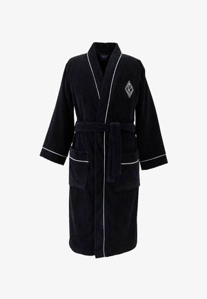 Accappatoio nero in spugna con bordi bianchi, lunghezza al ginocchio, cintura in vita, due tasche frontali e logo ricamato sulla zona del petto.