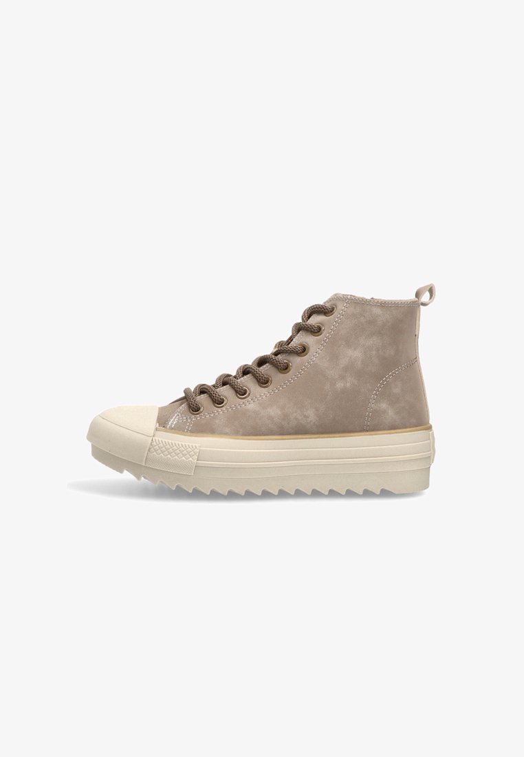 Zapatilla alta beige con cordones en la parte delantera, suela gruesa y texturizada, puntera reforzada y tira en el talón.