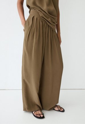 Massimo Dutti, PALM TREE PRINT CULOTTES WITH DARTS 05007400 - Pantaloni - mottled dark green