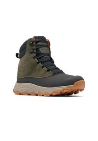 Hikingstiefel in mittlerer Höhe mit einem Obermaterial aus dunkelgrünem Wildleder, schwarzem Stoffkragen, orangefarbenen Akzenten und einer Gummisohle mit genopptem Profil.