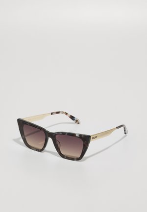 Square sunglasses in dark tortoiseshell with gradient lenses. Temple arms feature a solid light wood accent and embossed logo.