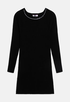 Schwarzes, geripptes Strickkleid mit langen Ärmeln und rundem Ausschnitt. Verfügt über dekorative Strassakzente entlang des Ausschnitts.