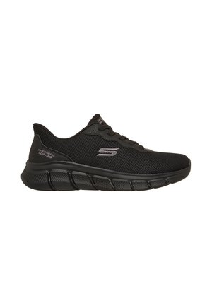 Baskets noires Skechers à lacets style slip-on, empeigne en mesh, semelle rembourrée et logo de la marque sur le côté et le talon.