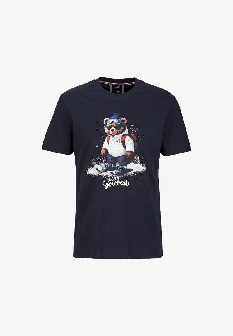 Navyblauwe katoenen t-shirt met een afbeelding van een beer in winterkleding, sneeuw en de tekst "the 1969 Snowbear" in het wit. Korte mouwen, ronde hals.
