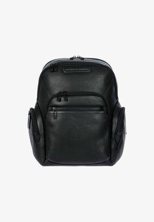 Sac à dos en cuir noir avec plusieurs compartiments zippés, texture lisse, logo Porsche Design sur le dessus et poches latérales pour un stockage supplémentaire.