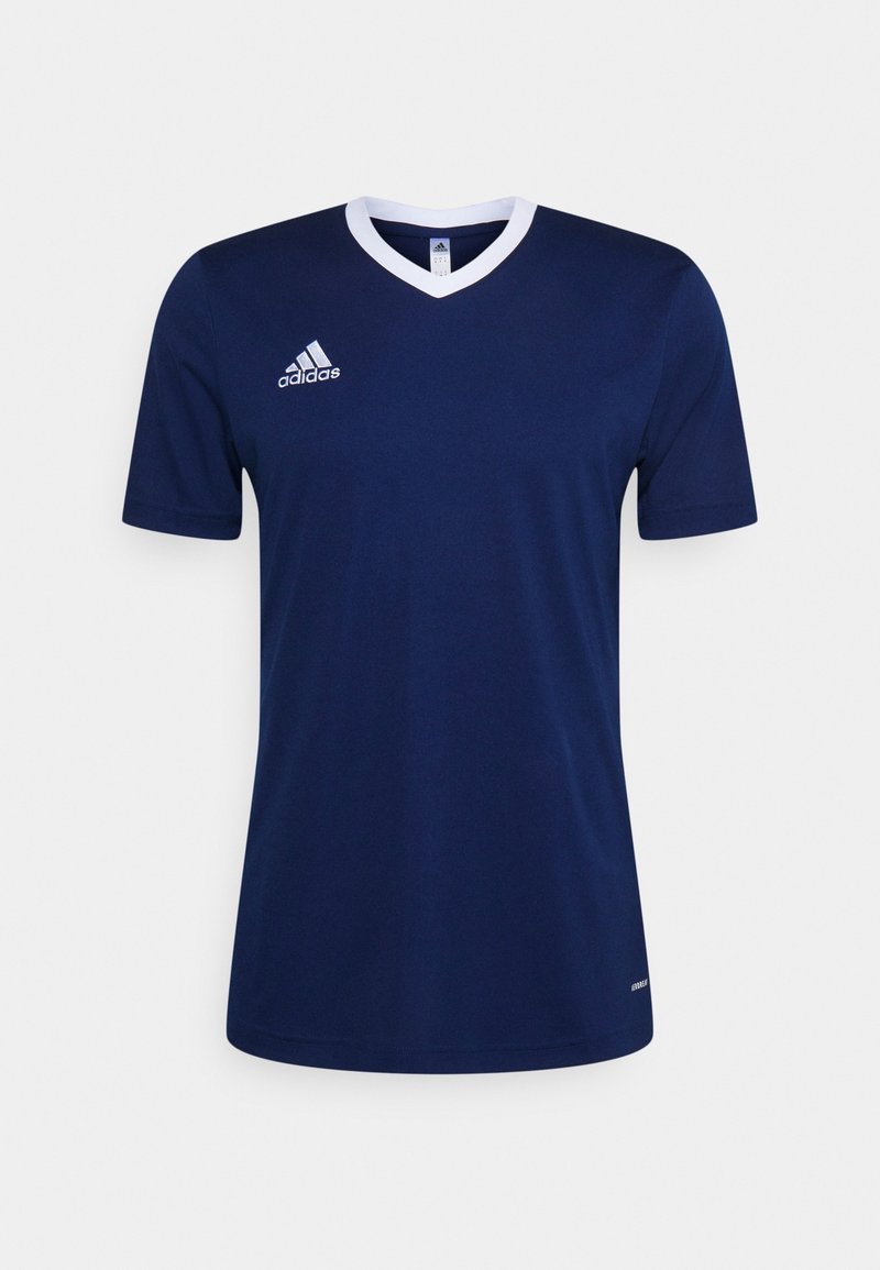 T-shirt de sport bleu marine à manches courtes, design col en V, avec des bordures blanches au col et un logo Adidas brodé en blanc sur la poitrine.