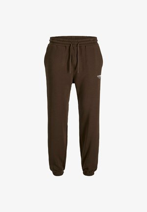 Pantalons de survêtement marron en tissu doux, avec une taille élastique et un cordon de serrage, des chevilles resserrées, et un petit logo blanc à l'avant.
