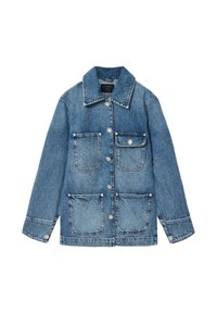 Niebieska kurtka dżinsowa z kołnierzem, czterema naszywanymi kieszeniami oraz ozdobnymi guzikami w kształcie kwiatów z przodu i na mankietach.