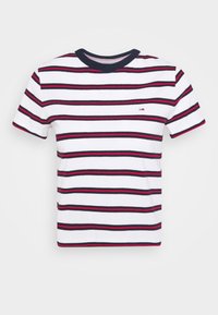 Camiseta de algodón con rayas horizontales en azul marino y rojo sobre fondo blanco, con un cuello redondo azul marino y un pequeño logo en el pecho.