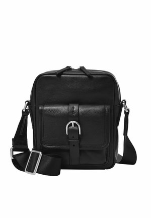 Sac bandoulière en cuir noir avec poche avant à boucle et sangle réglable en tissu avec bouclerie métallique.
