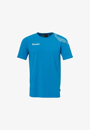 T-shirt bleu à manches courtes en tissu lisse. Présente un motif en maille sur une épaule et un logo "Kempa" blanc sur la poitrine.