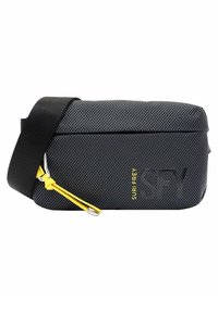 Svart och grå mönstrad axelväska med en gul dragkedja, rektangulär form, justerbar rem och texturerad tygytan.