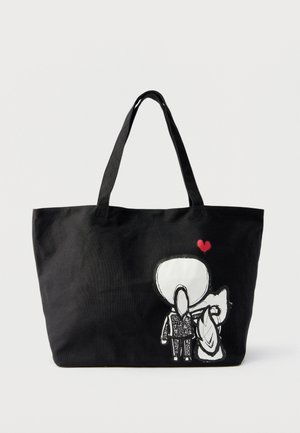 Čierna taška na rameno s kresleným obrázkom dvoch postáv objímajúcich sa, jedna drží nad nimi srdce, na jednoliatom pozadí.