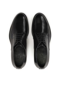 Pantofi de piele negri, cu un finisaj neted, vârful rotund, design cu șiret și branding interior. Talpa are un profil elegant, plat.