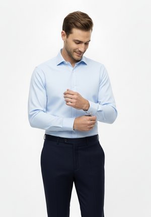 SINIGUAL ACABADO WATERPROOF - Camisa elegante - celeste