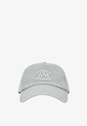 Világosszürke baseballsapka ívelt karimával, elülső paneljén fehér, hímzett, összekapcsolt monogramokkal.