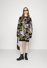 The Ragged Priest COURSE DRESS - Vestido de malha - black/lilac