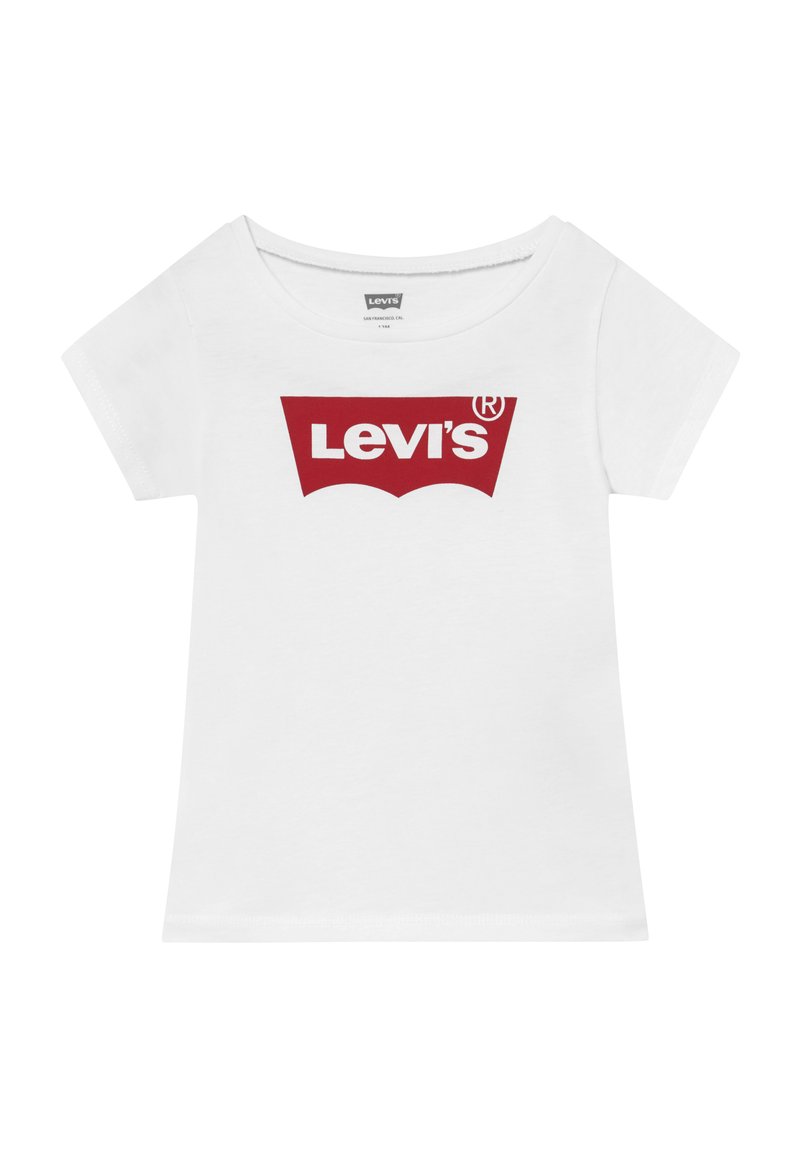 Camiseta de algodón blanca con mangas cortas, que presenta un gran logo rojo de Levi's en el centro y un diseño de escote amplio.