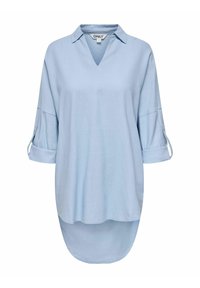 Chemise tunique col bleu clair avec un décolleté en V, des manches trois-quarts retroussées et un ourlet incurvé. Fabriquée en tissu doux.