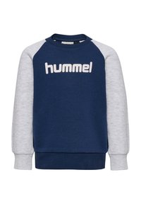 Granatowy sweter z szarymi rękawami raglanowymi, z prążkowanymi mankietami i dołem, z białym logo z przodu. Materiał z mieszanki bawełny.